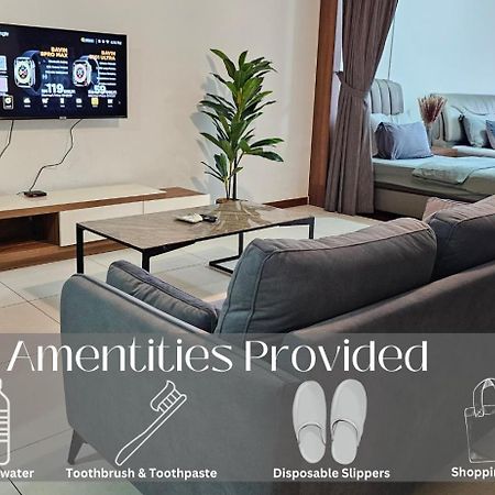 Deluxe Seaview Suite Twin Bed By The Only Bnb Tanjung Tokong Exterior photo