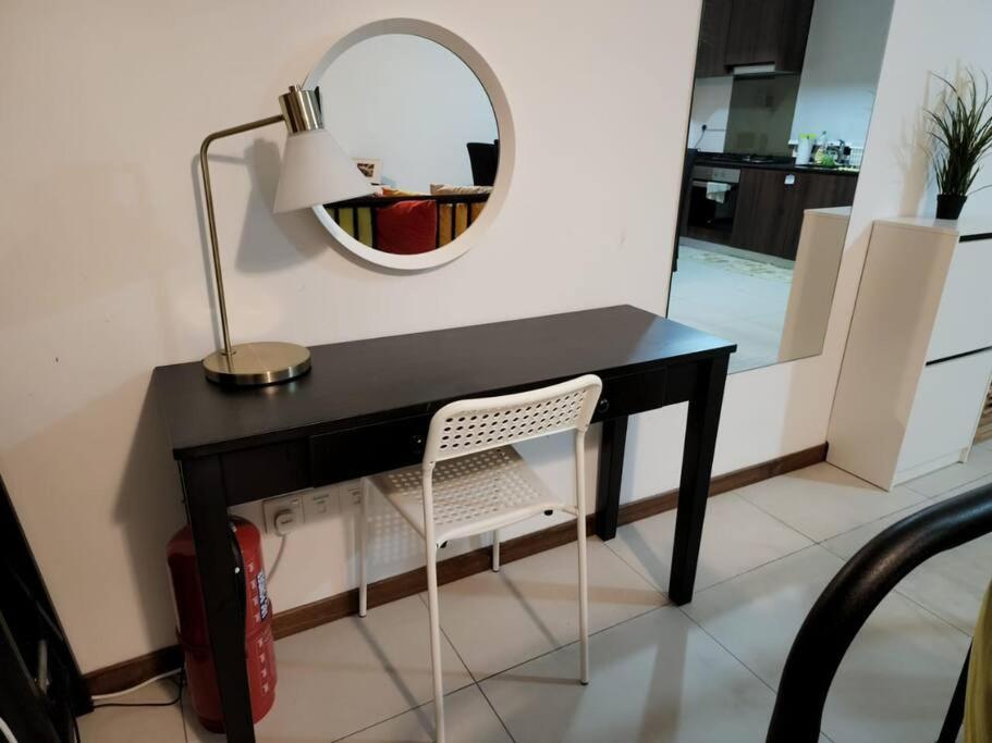 Deluxe Seaview Suite Twin Bed By The Only Bnb Tanjung Tokong Exterior photo
