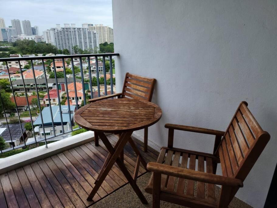 Deluxe Seaview Suite Twin Bed By The Only Bnb Tanjung Tokong Exterior photo