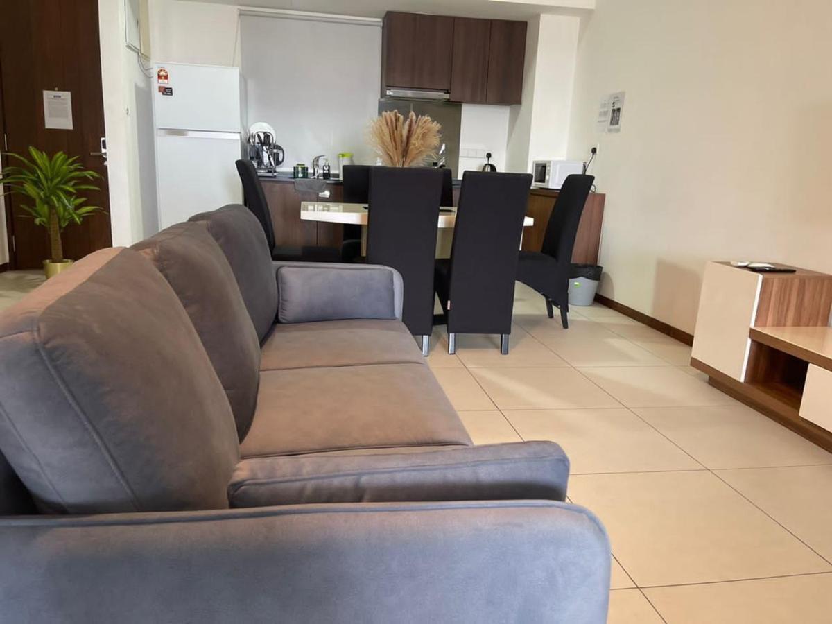 Deluxe Seaview Suite Twin Bed By The Only Bnb Tanjung Tokong Exterior photo