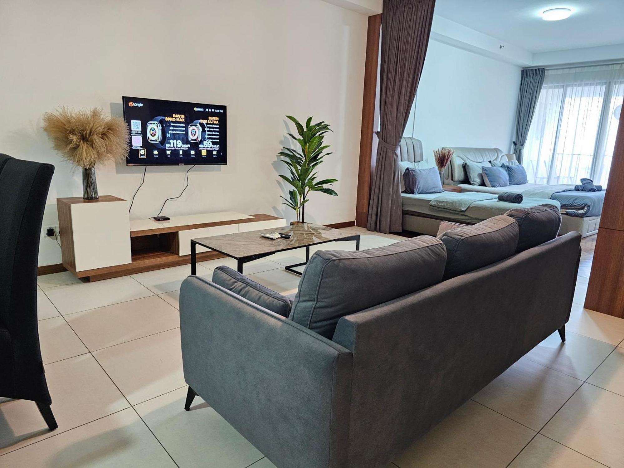 Deluxe Seaview Suite Twin Bed By The Only Bnb Tanjung Tokong Exterior photo