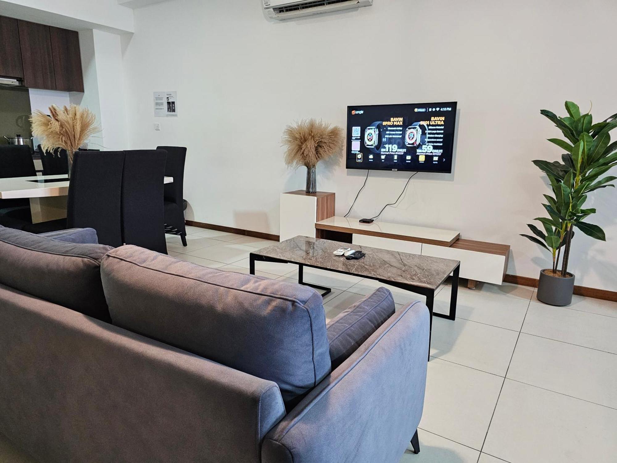 Deluxe Seaview Suite Twin Bed By The Only Bnb Tanjung Tokong Exterior photo